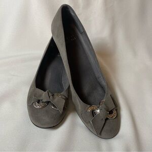 🕊️ Stuart Weitzman Gray Suede Flats – Women’s Size 9 🕊️